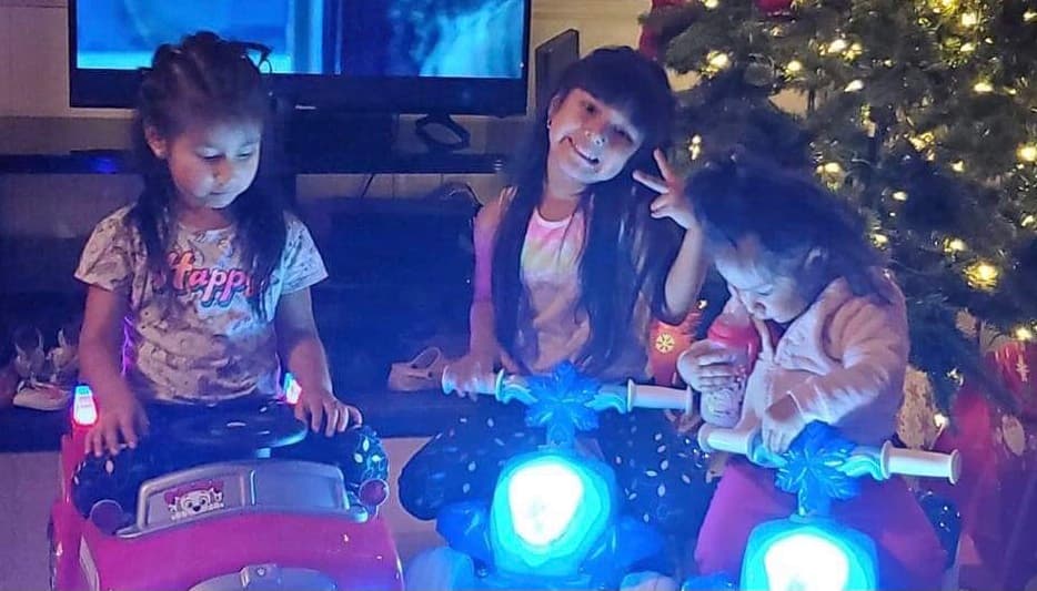 Alexa Díaz Martínez de 5 años (en el centro) y sus dos hermanas Ashely, de 3 años y Daniela de un año y medio, perdieron la vida en un incendio que destrozó la casa móvil donde vivían con su madre, en Sneilville, Georgia.