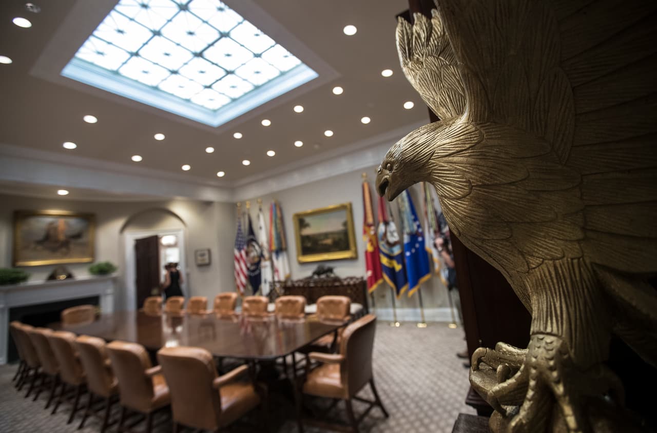 Una pequeña estatua de águila también forma parte de la nueva decoración en el salón Roosevelt.