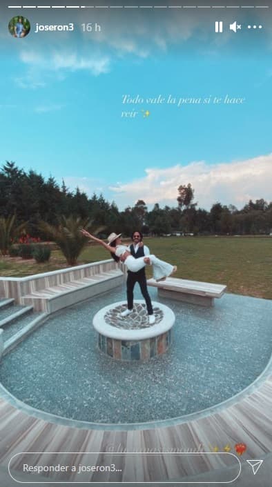 "Todo vale la pena si te hace reír", apuntó Ron en una de las 'stories' de la red social en donde aparece cargando a una chica a la que etiqueta como
<b>Lu Sismondi</b>.