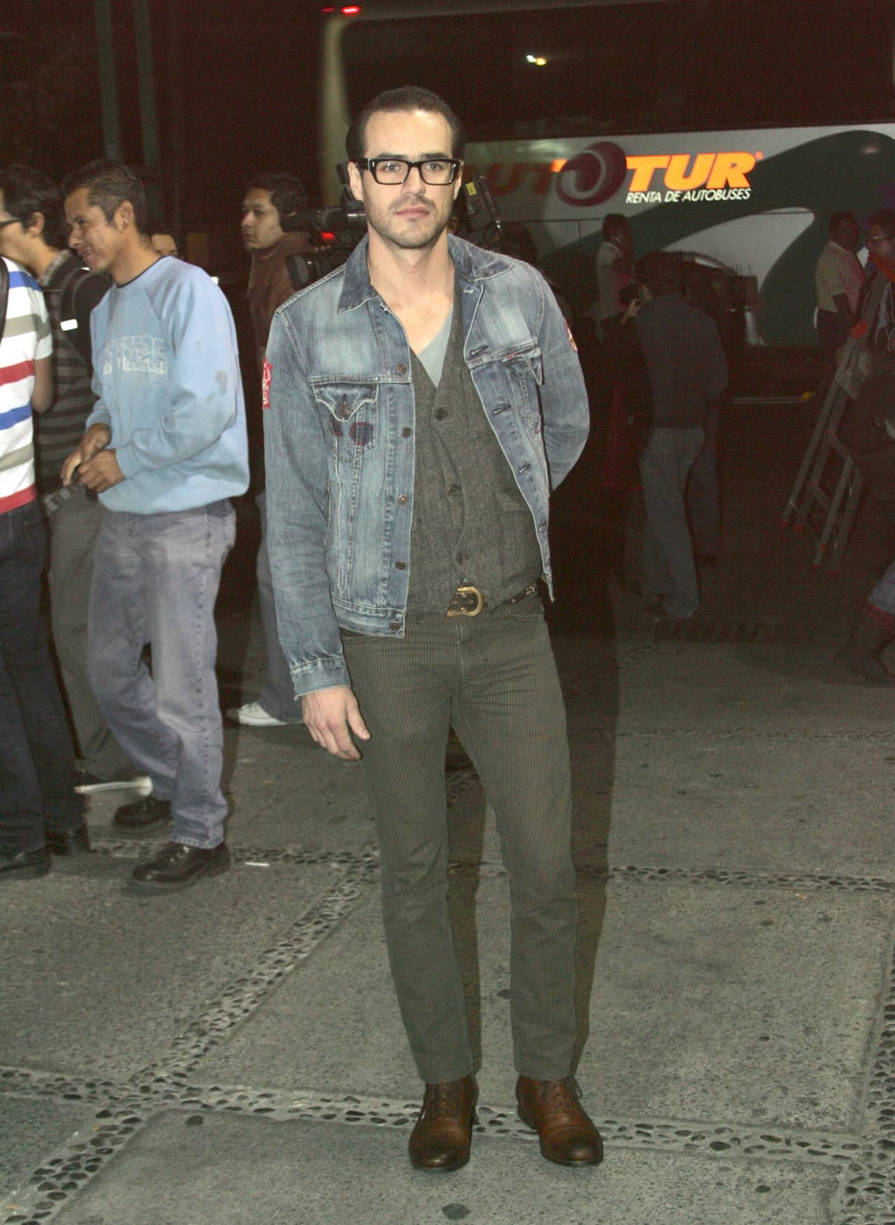 El 11 de enero de 2008, durante la emisión del programa Hoy, el actor entrevistó a Mayrín Villanueva cuando ambos pasaban ya por momentos difíciles como pareja y había rumores de romance entre la actriz y Eduardo Santamarina.