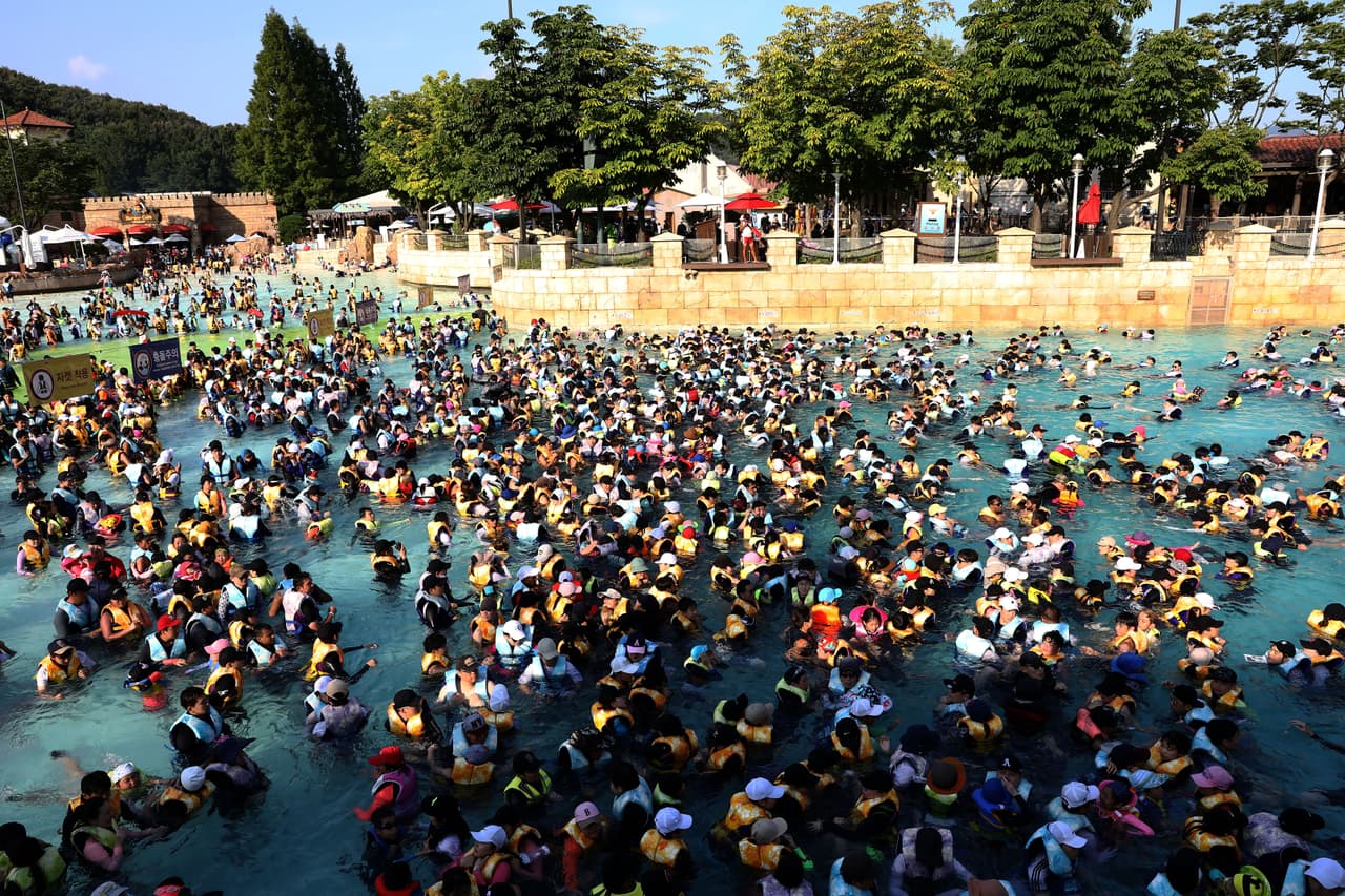 <b>Puesto 6. Everland</b>
<br>
<br>Número de atracciones: 43
<br>
<br>Costo por atracción: 0.97 dólares
<br>
<br>Ubicación: Seúl, Corea del Sur
<br>
<br>
<a href="https://www.klook.com/en-US/article/1614-everland-seoul/"><u>Es el parque temático más grande de Corea del Sur</u></a>, incluye un zoológico y sus atracciones están inspiradas en las culturas americana y europea.