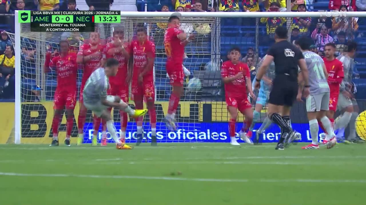 ¡Brian Rodríguez revienta el poste y América se queda a nada de un golazo!