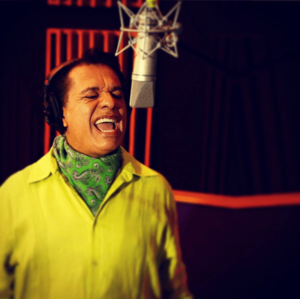 En México, Juan Gabriel fue señalado en diversas ocasiones por no pagar impuestos al Servicio de Administración Tributaria (SAT). Aunque el cantante negó siempre dichas acusaciones, se tornaron de dominio público.