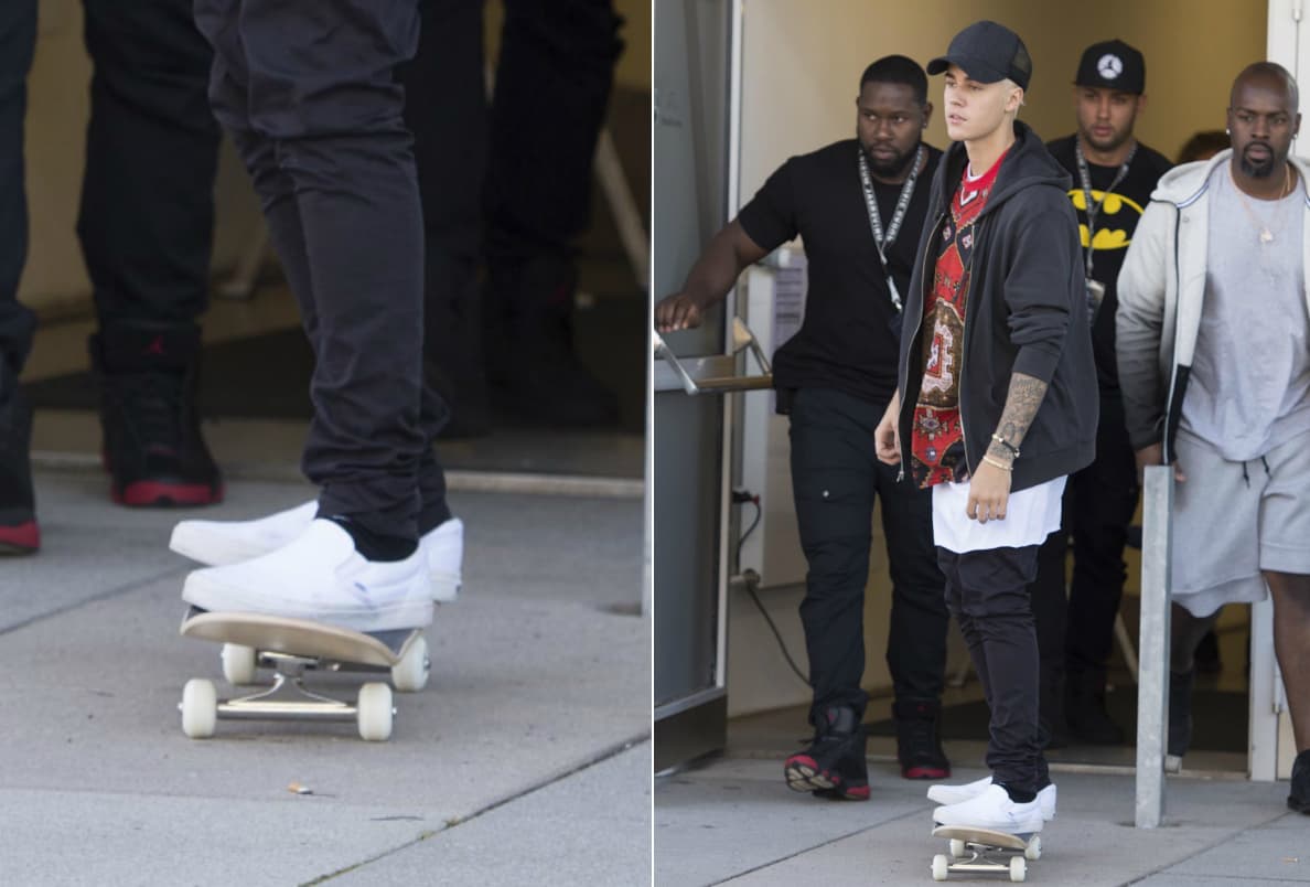 Aunque la controversia y el escándalo siguen a Justin Bieber, él es más discreto en sus tenis. Prefiere los SUPRA, aunque acepta cualquiera que tenga agarre suficiente para mantenerlo en su 'skateboard'.
