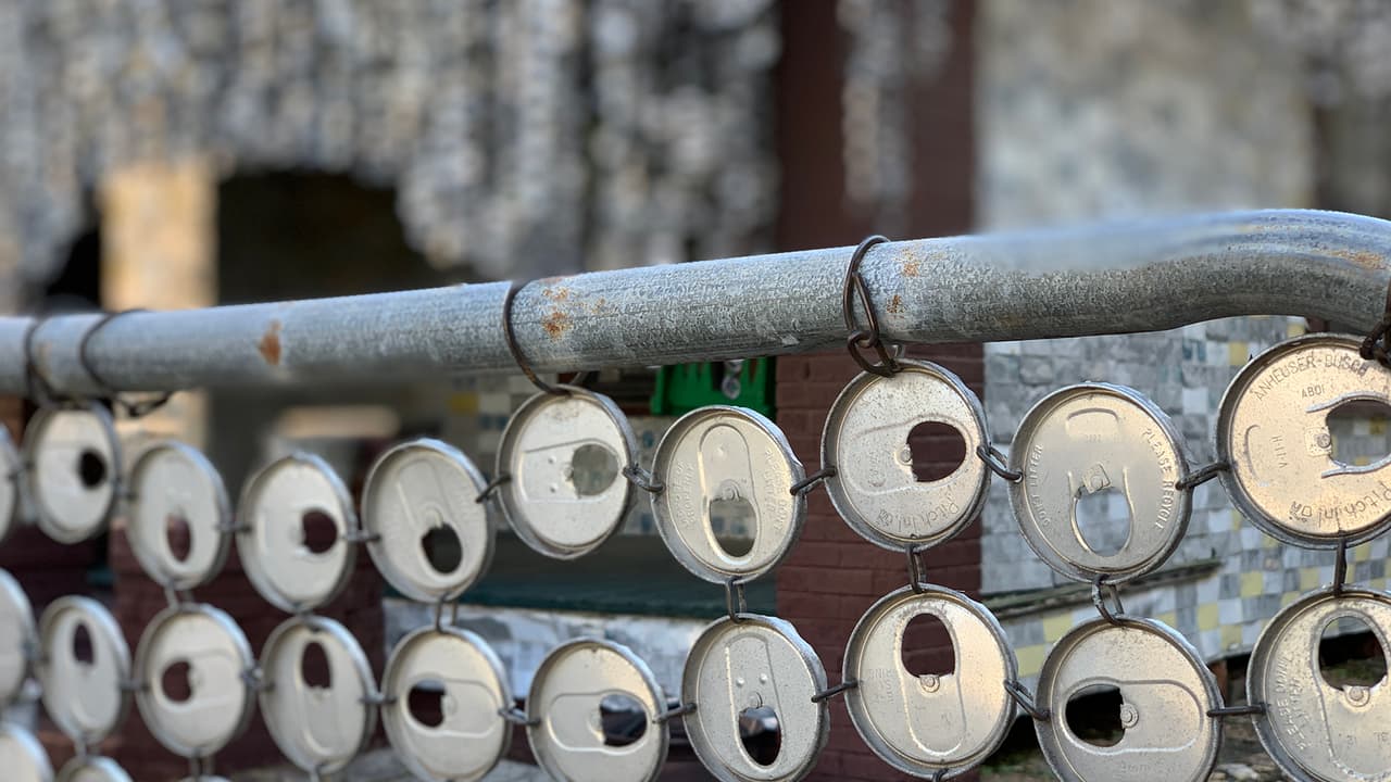 Su talento artístico se fusionó con su gran imaginación y se manifestó en una obra monumental de arte visionario en este vecindario de Houston.