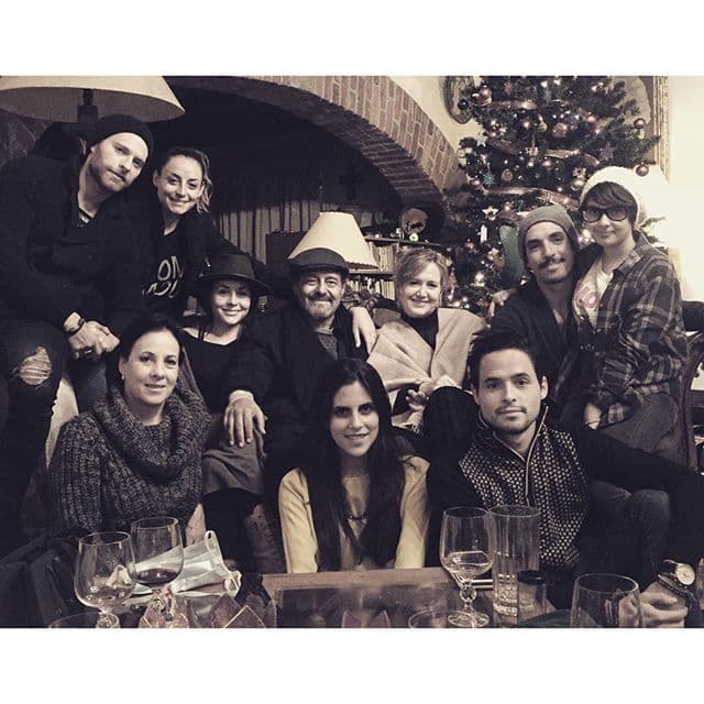 Pero también con la familia. Aquí vemos al patriarca Gonzalo con su esposa, hijos, nuera y yernos.