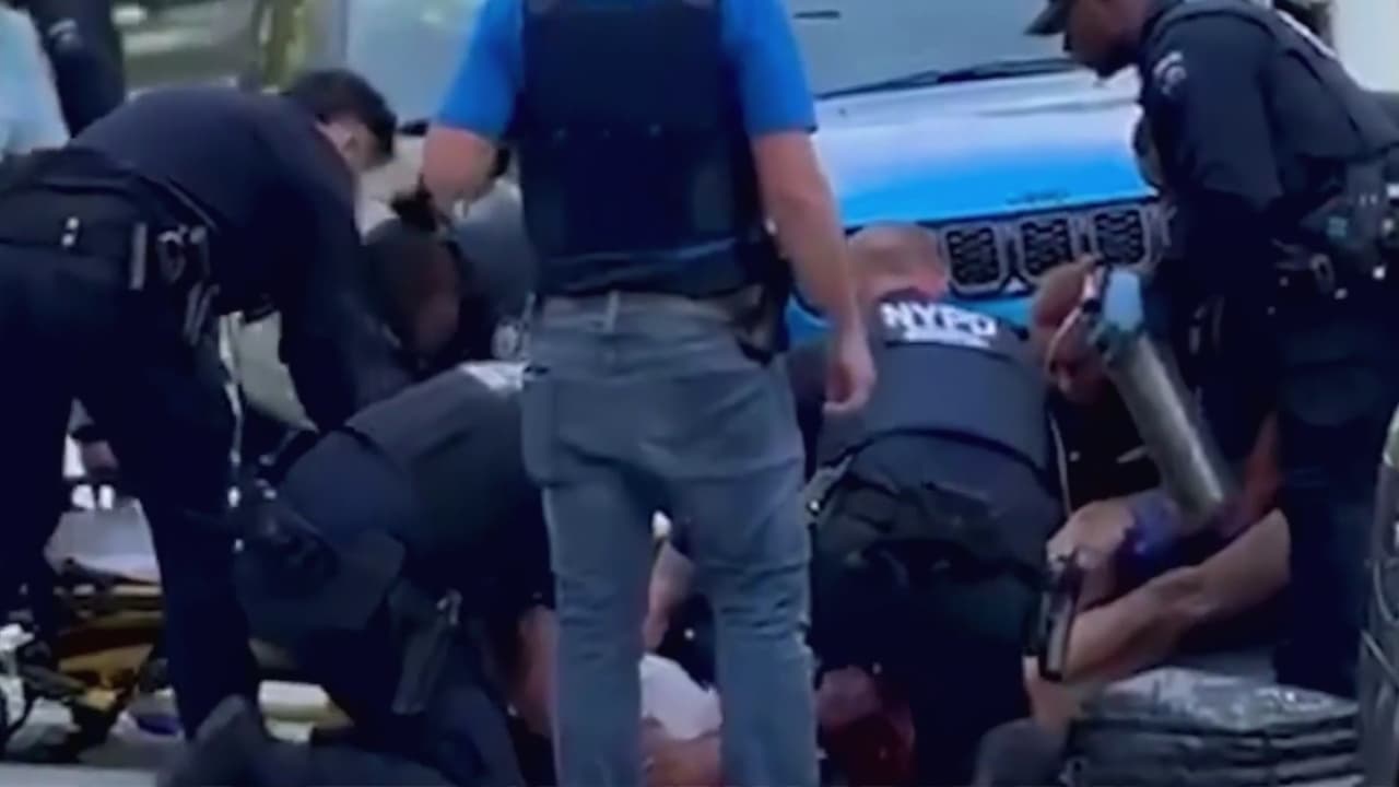 "Se estaba desangrando": hispano cuenta cómo ayudó al agente de NYPD apuñalado en El Bronx