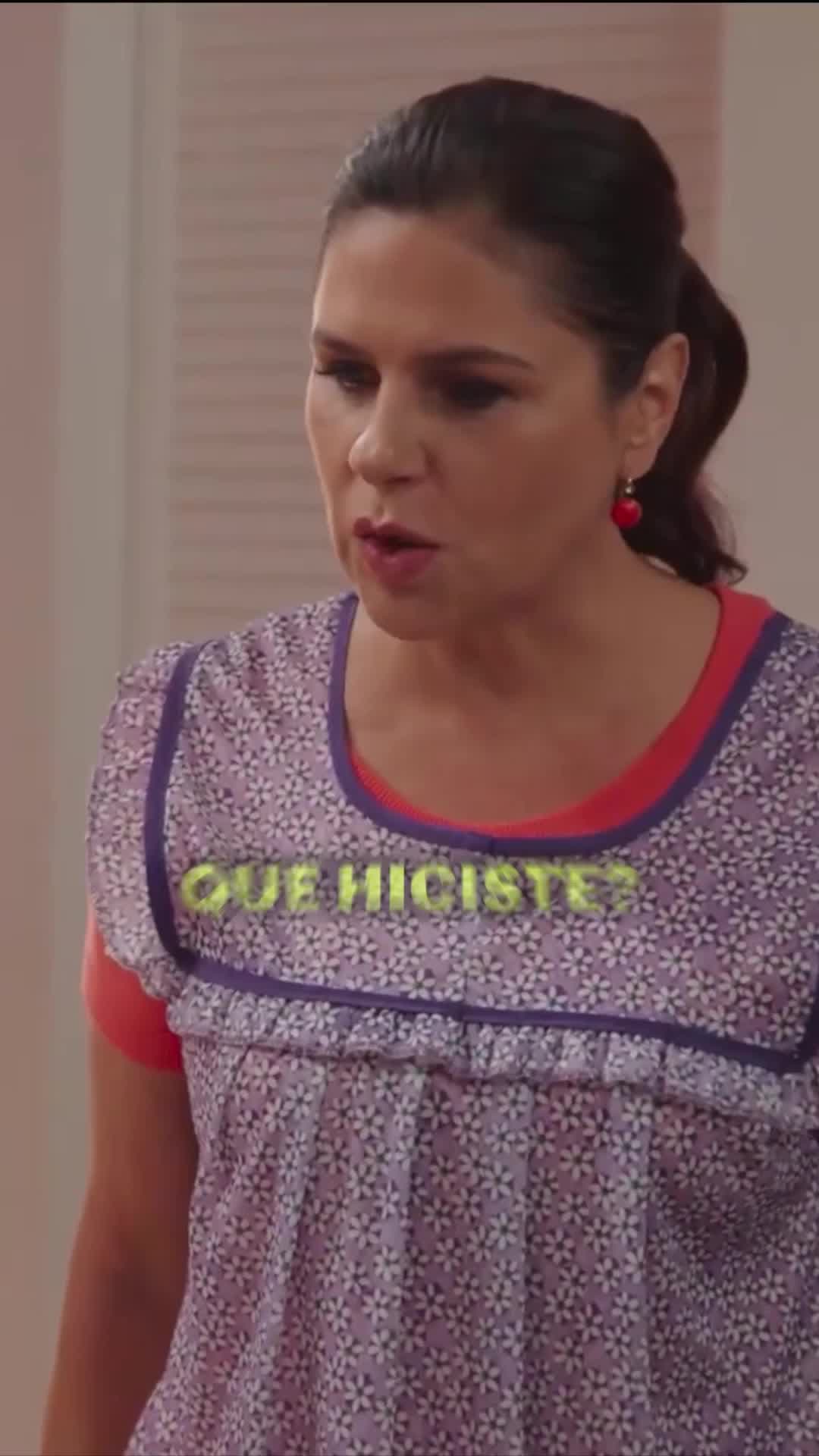 Amparo corre a Macario de la casa