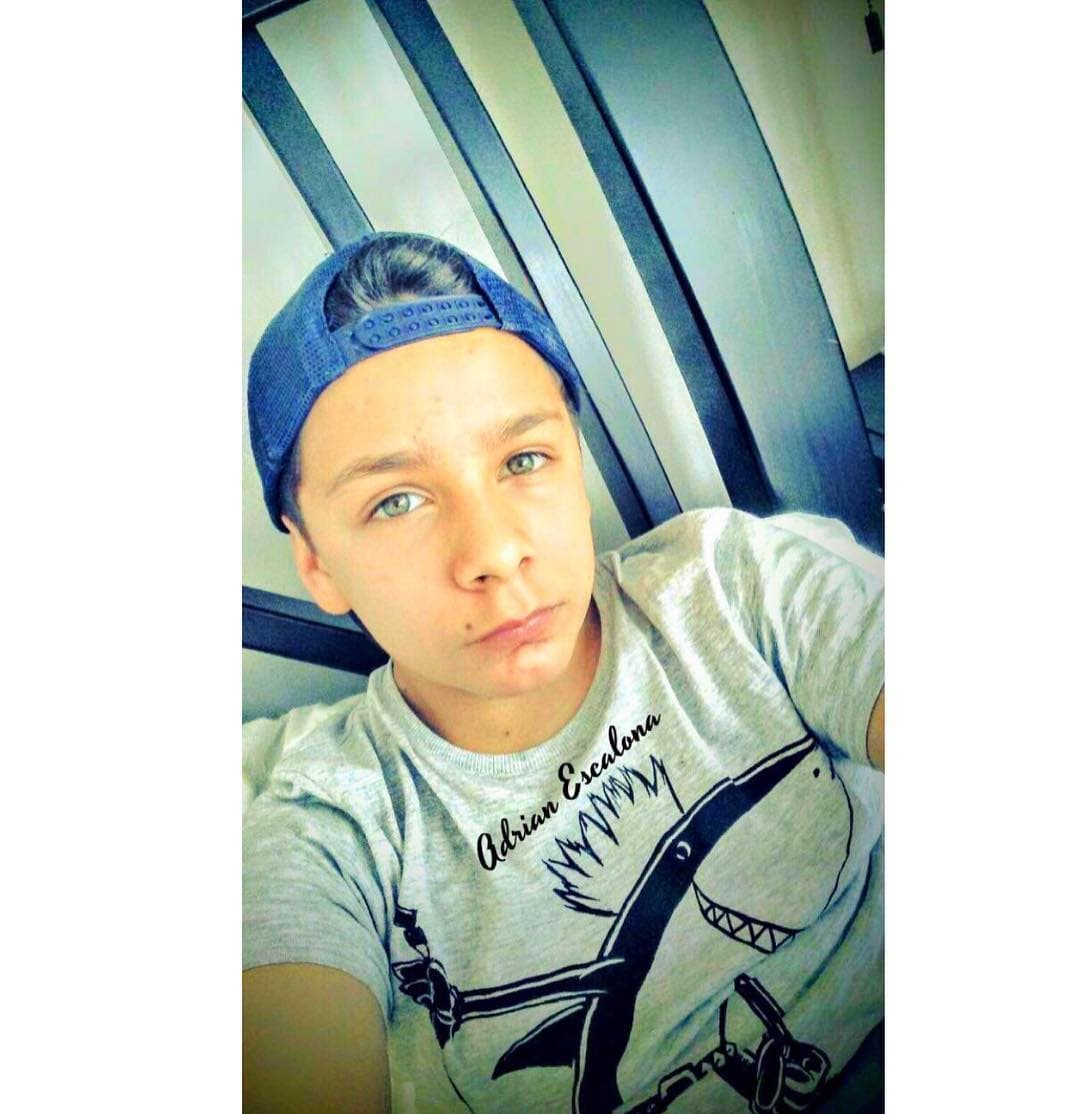 Actualmente 
<b>Adrián</b> luce así, e hizo una pausa dentro de las telenovelas para darse una oportunidad dentro del cine, apareciendo en el filme de terror 'Necropsia'.