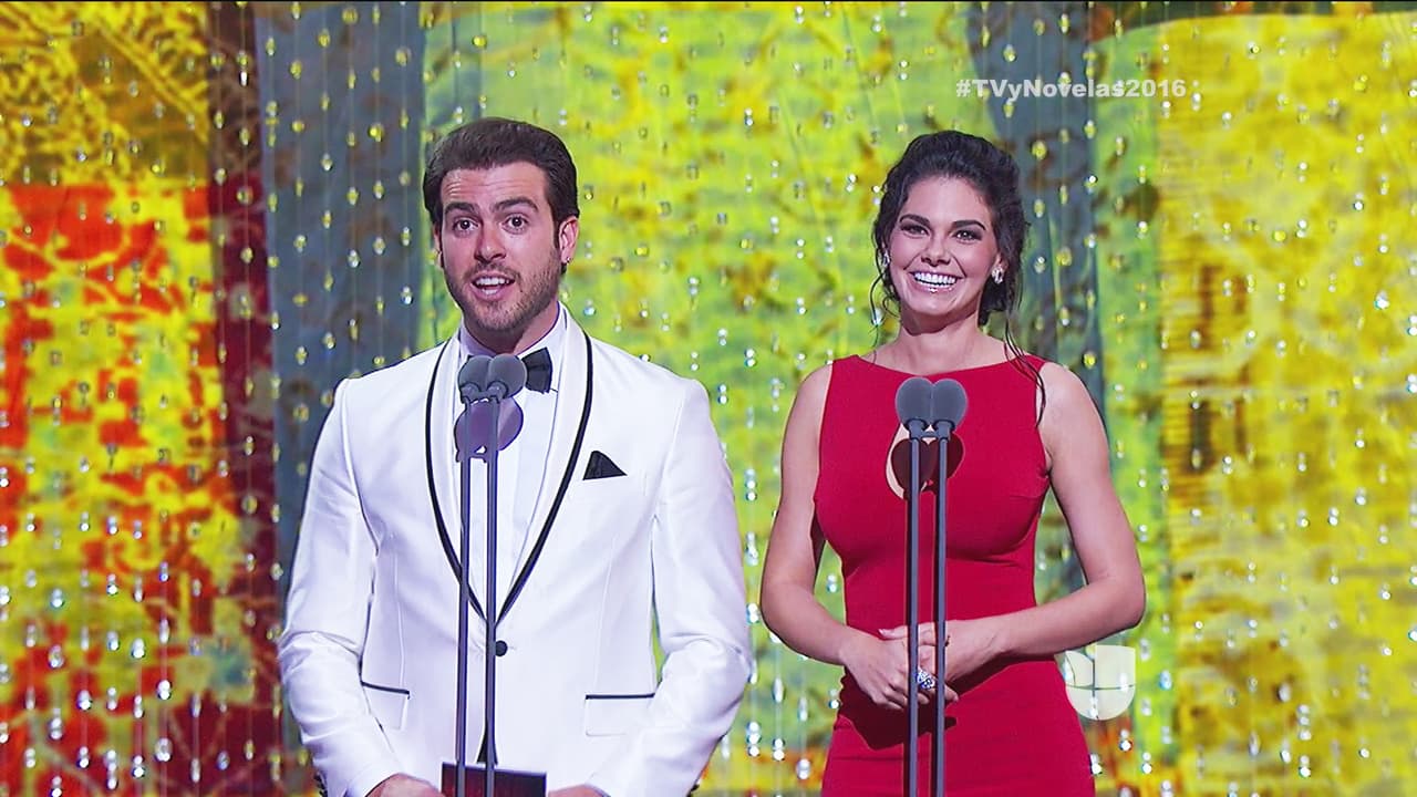 Con algunos problemitas de voz, Pablo Lyle acompañado de Livia Brito se encargaron de presentar la categoría a 'Mejor Actriz Juvenil'.