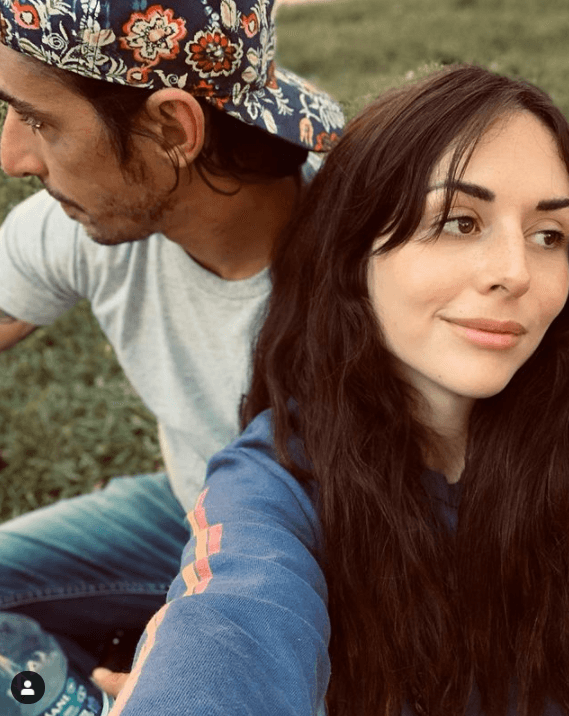 La serie 'El refugio' se rodó en Chile, país al que tuvieron que mudarse durante algunos meses, algo por lo que Guerra agradeció que ambos fueran parte del elenco, pues de otra manera no hubieran aceptado.
<br>