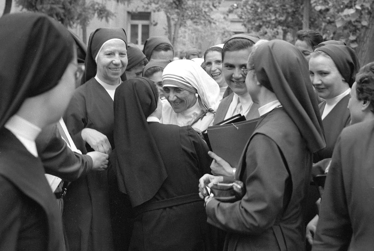 En la foto durante una visita de su varias visitas a España, en la sede de las Hermanas de Caridad de San Vicente de Paul, en 1976.