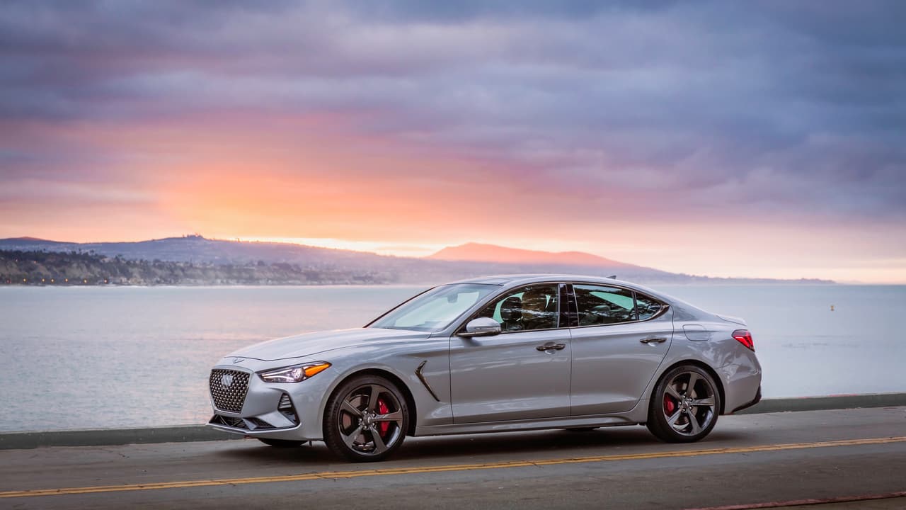 Según la 
<b>Agencia de Protección Ambiental de Estados Unidos</b> (EPA por sus siglas en inglés) el G70 con tracción trasera y el motor 2.0 litros rinde 22 mpg en circuito combinado (18 mpg en ciudad y 28 mpg en autopista) con la transmisión manual, y 25 mpg en circuito combinado (22 mpg en ciudad y 30 mpg en autopista) con la transmisión automática. El G70 con tracción trasera y motor V6 rinde 21 mpg en circuito combinado (18 mpg en ciudad y 26 mpg en autopista). El G70 con AWD y el motor 2.0 litros rinde 23 mpg en circuito combinado (21 mpg en ciudad y 28 mpg en autopista) mientras que la versión AWD con motor V6 rinde 20 mpg en circuito combinado (18 mpg en ciudad y 25 mpg en autopista).
<br>