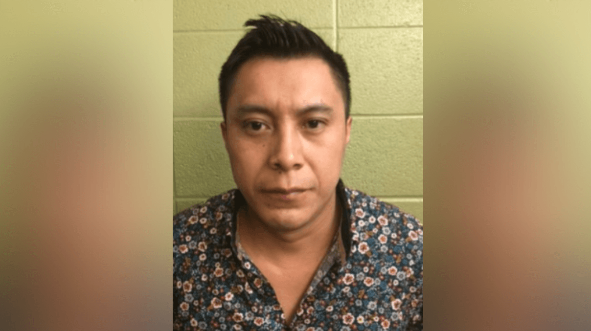 Acusan a un hispano de asesinar a una mujer que fue hallada dentro de una caja en Des Plaines