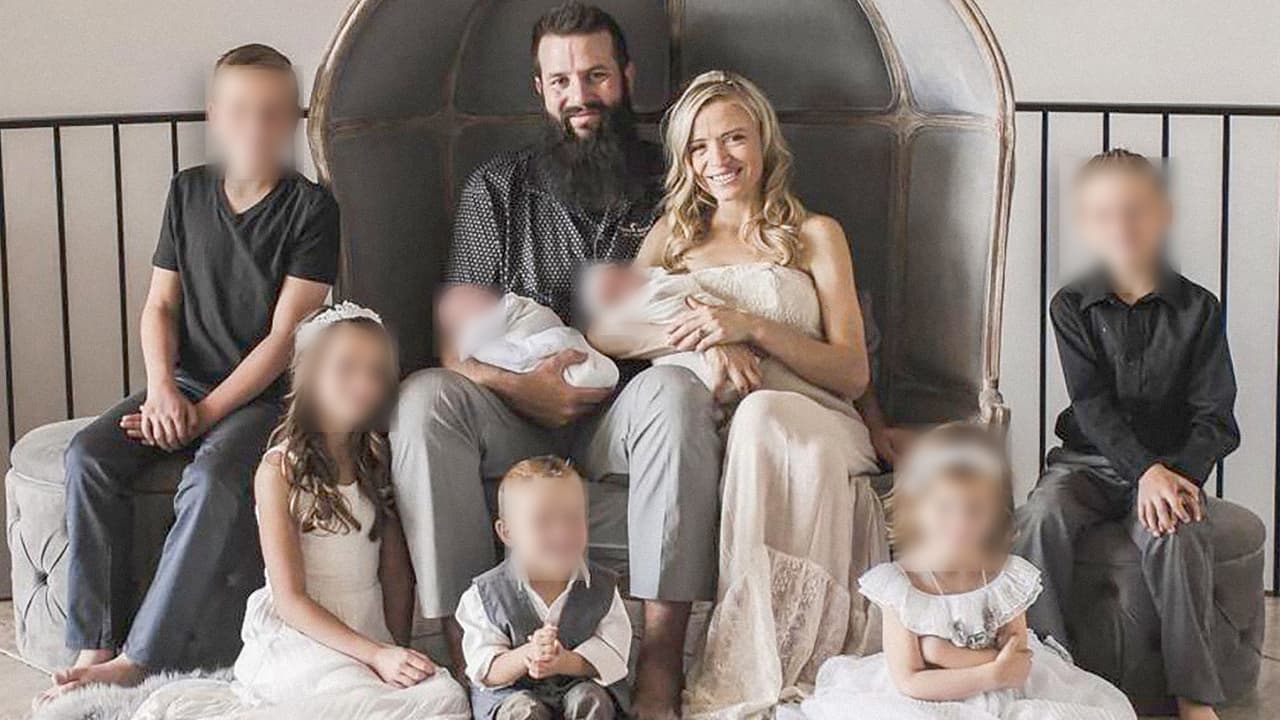 Al menos nueve personas, entre ellas seis niños y tres adultos miembros de una familia mormona estadounidense asentada en el norte de México, murieron tras ser atacados en una emboscada. Tiffany Langford, pariente de los afectados, pidió por Twitter ayuda al presidente Donald Trump y publicó una serie de fotografías familiares. Le dijo al presidente que están "desesperados" porque han solicitado auxilio al gobierno mexicano y han recibido poca colaboración.