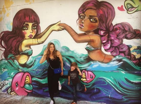 Pese a su apretada agenda, siempre hay tiempo para su chiquillo.