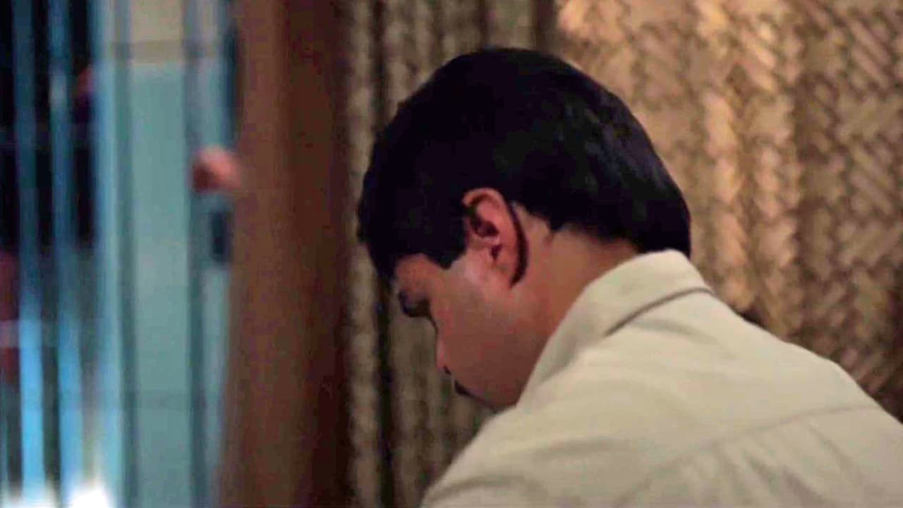 'El Chapo's' cell underwent a huge transformation and looked totally different from the day he arrived to Puente Grande prison. Actually, the bars were covered with sheets as curtains.