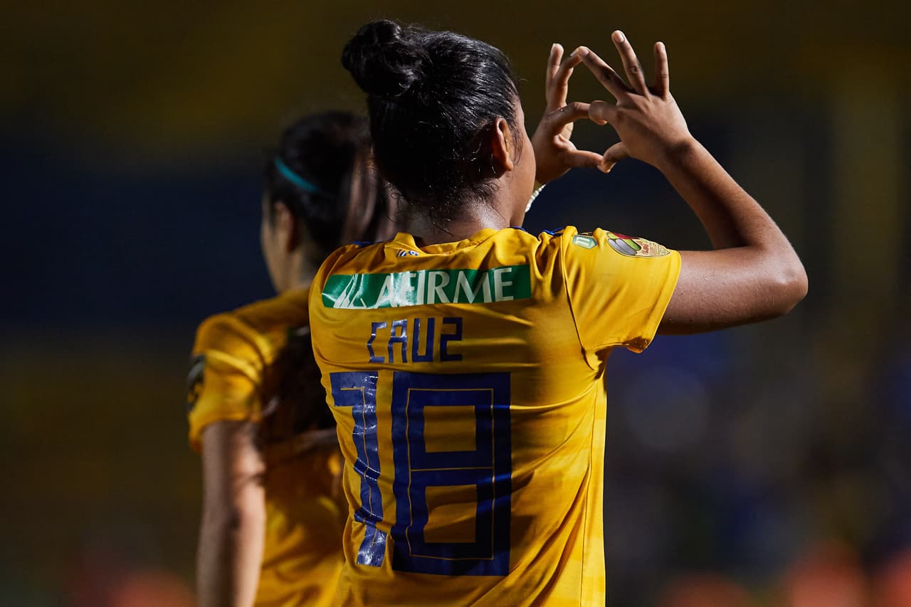 La ventaja para el equipo regiomontano fue aumentada por Belén Cruz, aprovechando un error en la marca y empujando la pelota llegando por sorpresa a segundo palo.