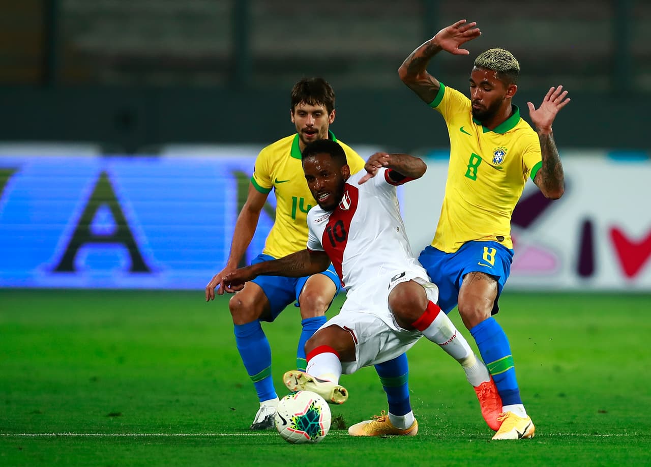 Con un Hat Trick de Neymar, Brasil consigue llevarse los tres puntos frente a Perú con un marcador de 2-4 a favor.
