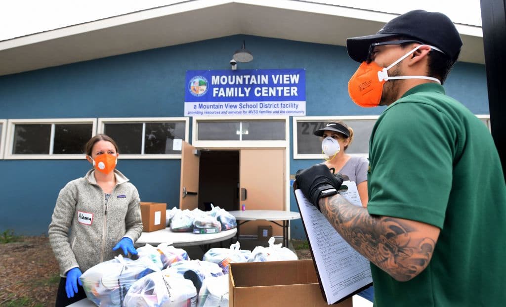 Así puedes ayudar a los damnificados por el coronavirus en California sin gastar un dólar