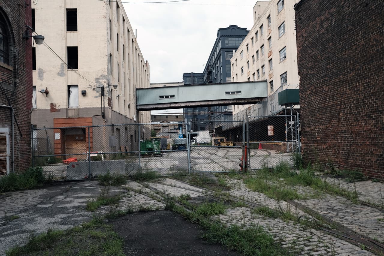 Con el fin de la expansión de Industry City, pequeños empresarios lamentan la pérdida oportunidades en medio de la crisis