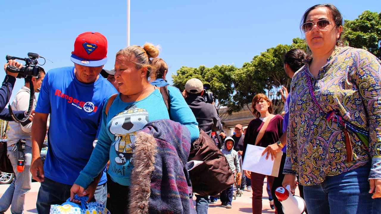Para el quinto día desde que llegaron a Tijuana ya habían pasado más de la mitad de la caravana de centroamericanos que piden asilo en la frontera.