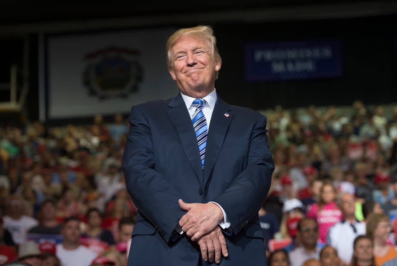 Desde que llegó a la Casa Blanca Trump no ha abandonado la retórica y los eventos multitudinarios de campaña.