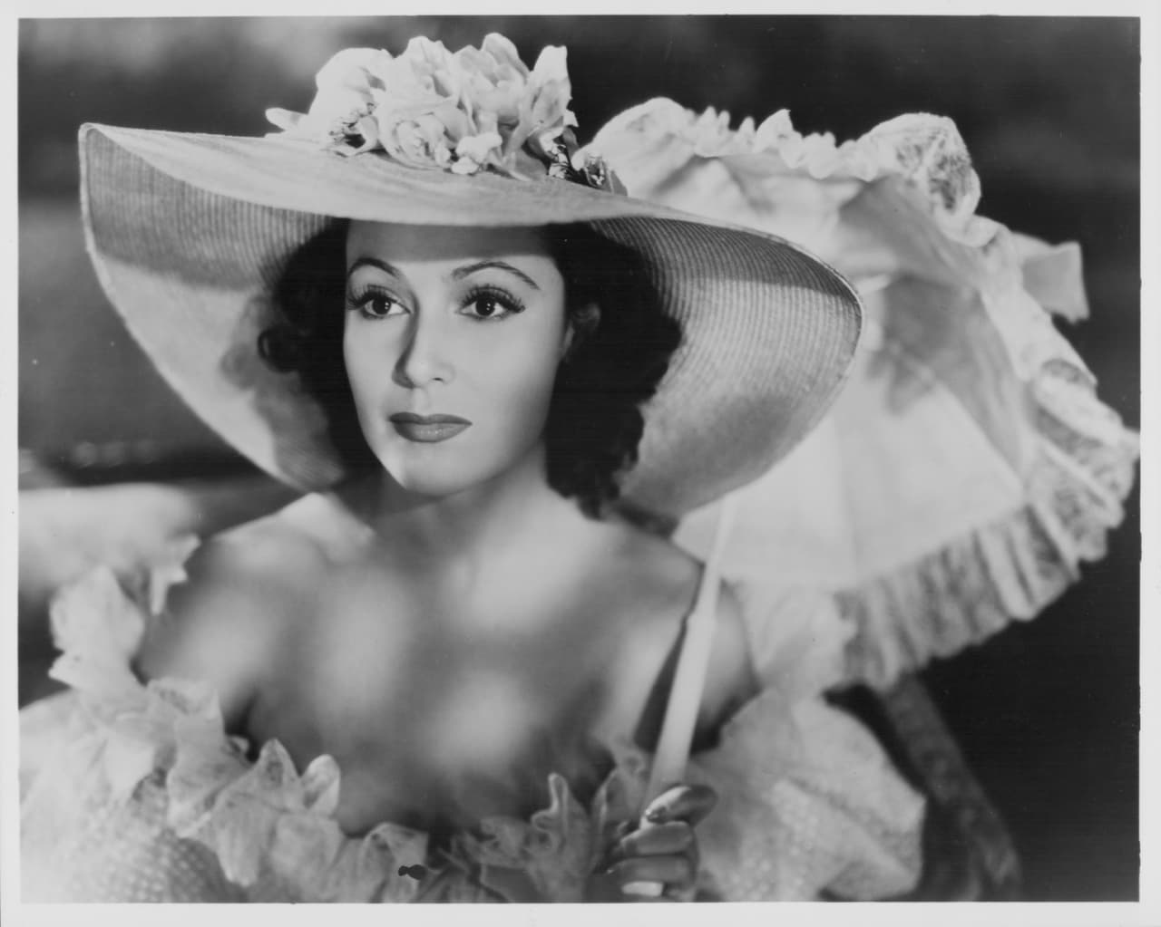 Estamos hablando de la bella
<b> Dolores del Río</b>, quien dejó huella en el cine de México y Estados Unidos.