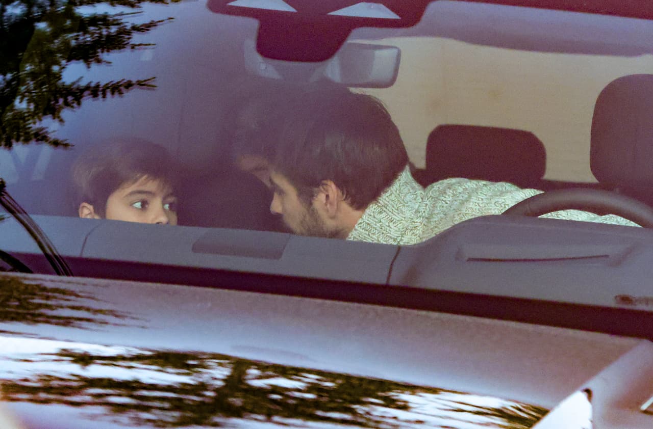 El domingo 22 de enero, en el cumpleaños de Milan, Piqué hizo una excepción y volvió a entrar a la casa de su ex para dejar a Milan y Sasha con su madre, según reportes de la prensa española que hace guardias frente a la casa del deportista y su ex.