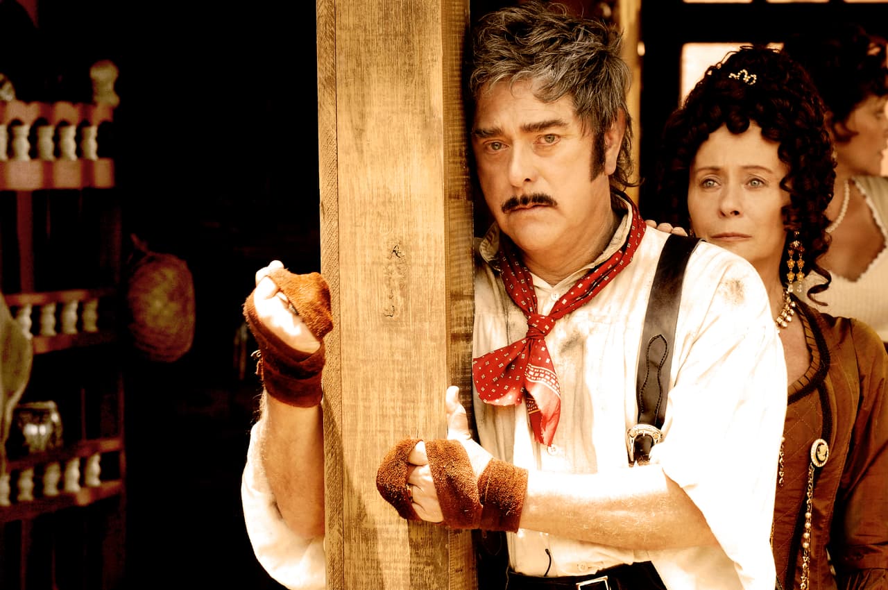 "
<b><a href="https://www.univision.com/famosos/eduardo-capetillo-agradece-todo-el-carino-pero-aclara-sus-vinculos-con-el-fallecido-actor-raymundo-capetillo-video" target="_blank">Por mucho tiempo (la buscó)</a></b>
<a href="https://www.univision.com/famosos/eduardo-capetillo-agradece-todo-el-carino-pero-aclara-sus-vinculos-con-el-fallecido-actor-raymundo-capetillo-video" target="_blank"> </a>y salen muy caros los investigadores privados", dijo.
<br>