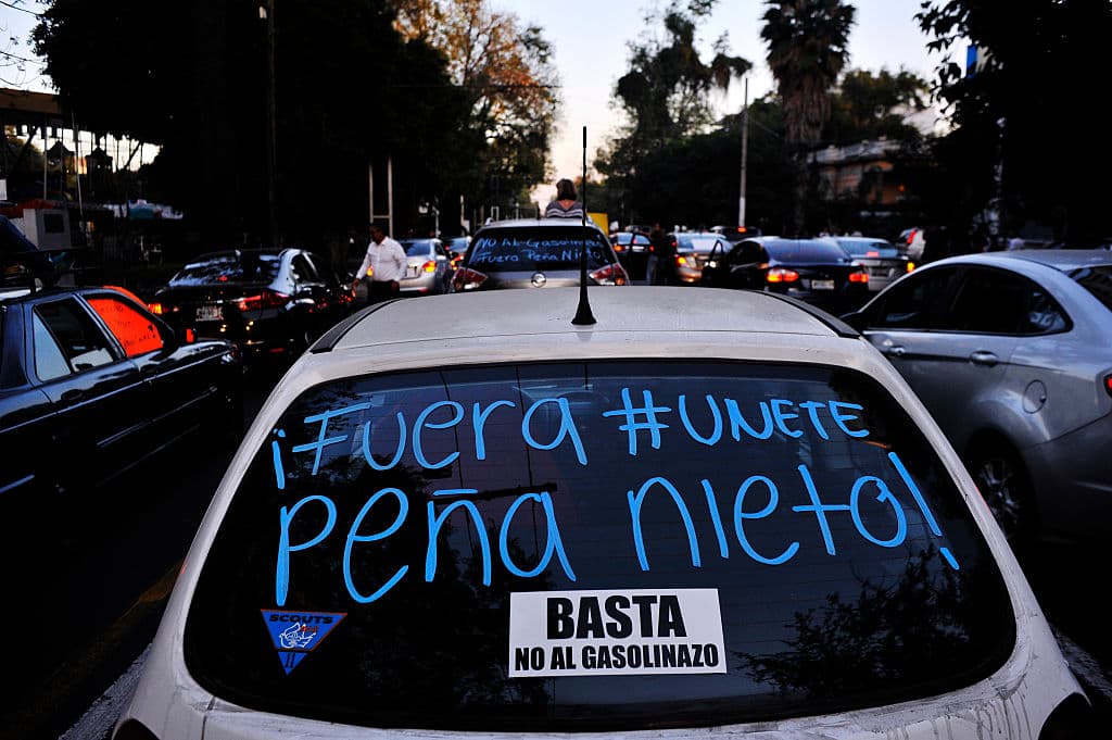 La caótica reacción de los mexicanos al 'gasolinazo' en las redes sociales 