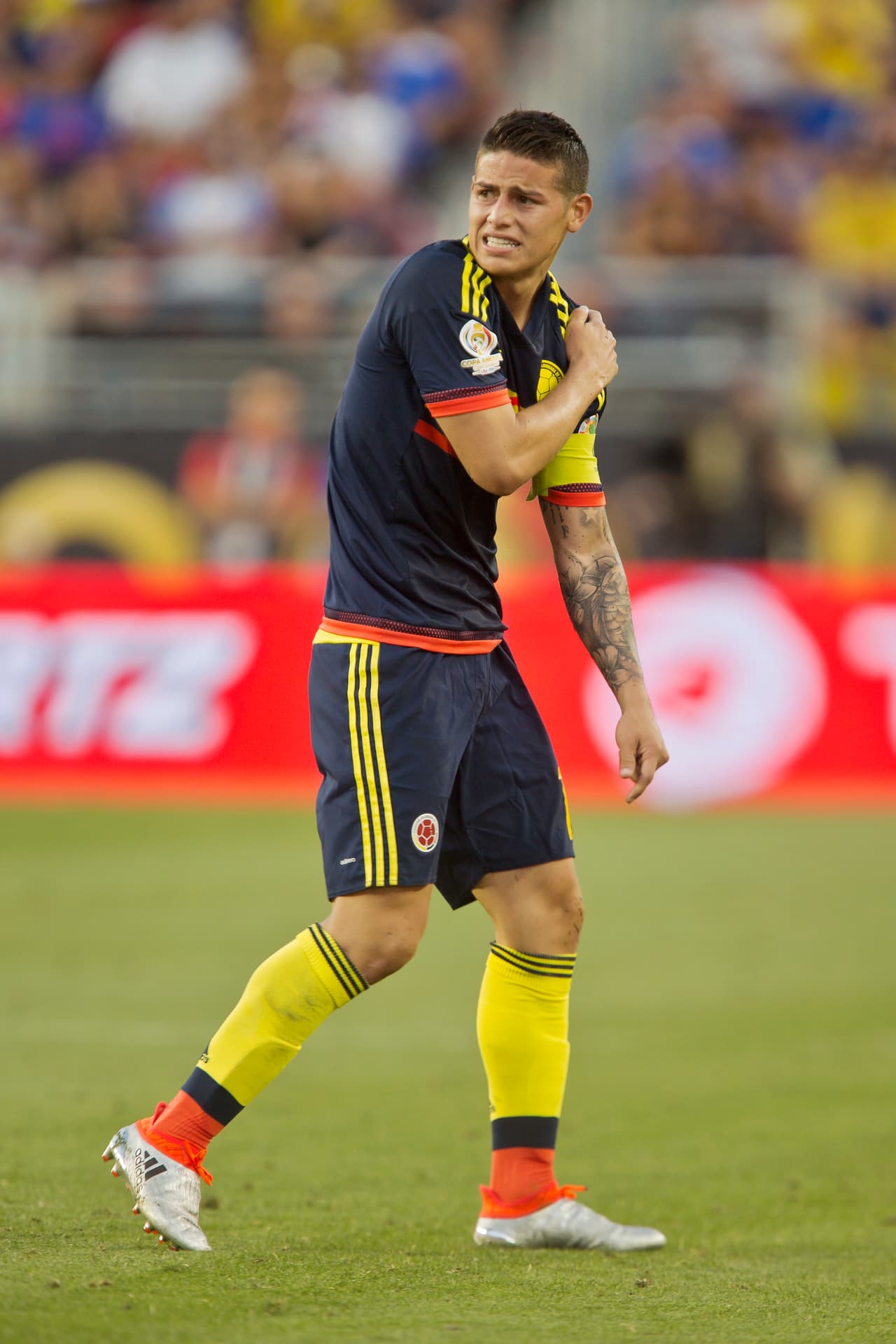 El colombiano James será baja ante Paraguay tras su luxación en el hombro