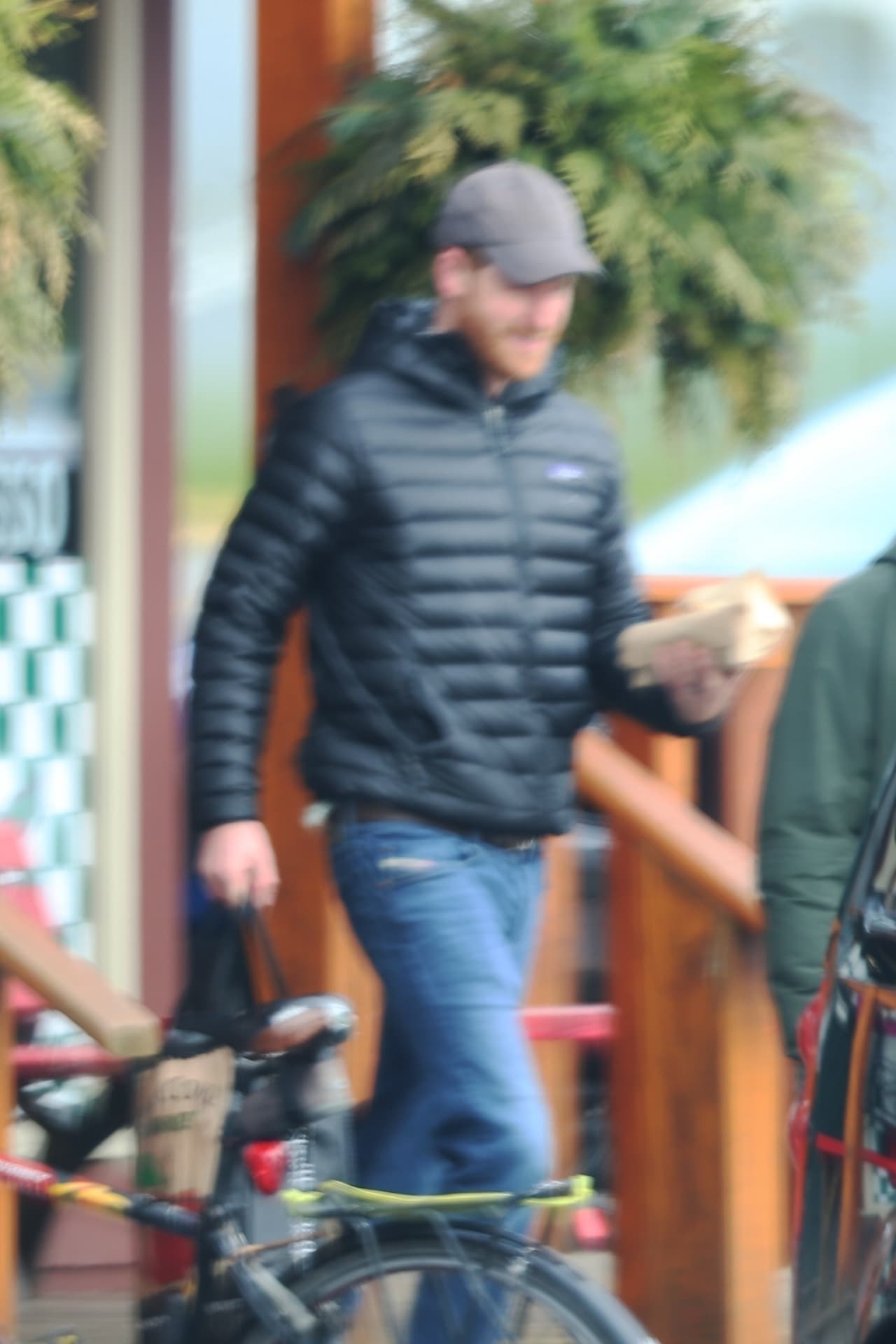 Después de que el nieto de la reina Isabel II y la exactriz renunciaran como miembros de la realeza, ha trascendido que ambos disfrutan de realizar actividades cotidianas.