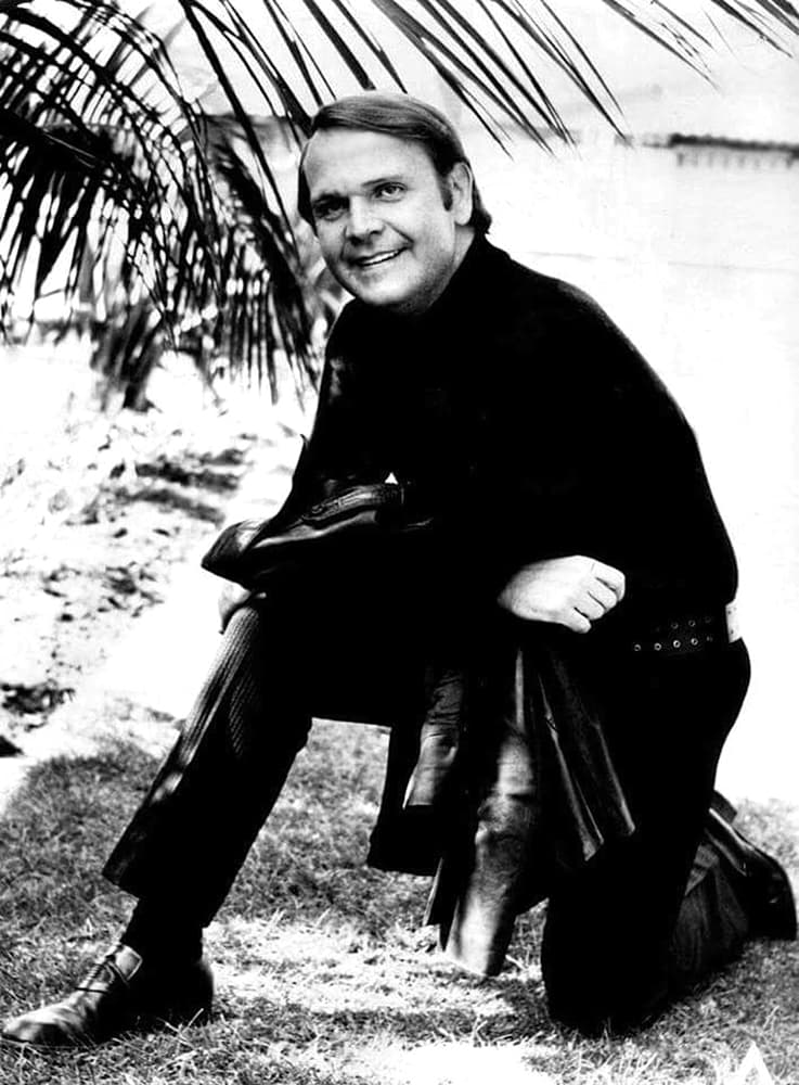 <b>Carlos Cámara</b>
<br>Desde muy joven, el dominicano (nacionalizado mexicano) inició su carrera en la industria artística, esto con producciones como ‘La fiera’, ‘El extraño retorno de Diana Salazar’, ‘El alma no tiene color’, ‘La intrusa’ y ‘Amor real’.