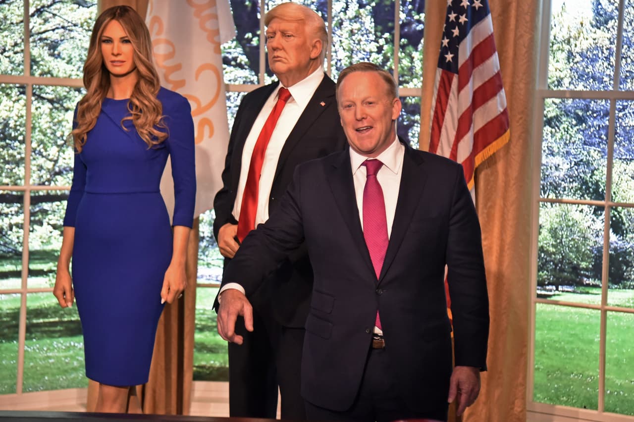 Spicer afirmó que lejos de las cámaras Melania Trump es “una mujer muy elegante y a la moda. No creo que el pueblo estadounidense haya apreciado plenamente el nivel de inteligencia que tiene y su sagacidad política", aseguró.