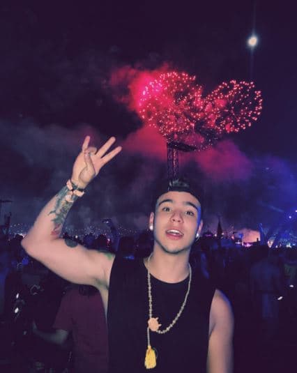 Se considera adicto al Twitter.