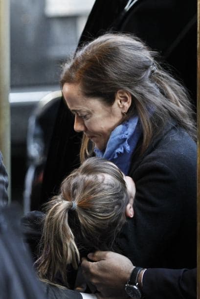 No dejó de abrazar a la más pequeña. Más videos de Chismes aquí.