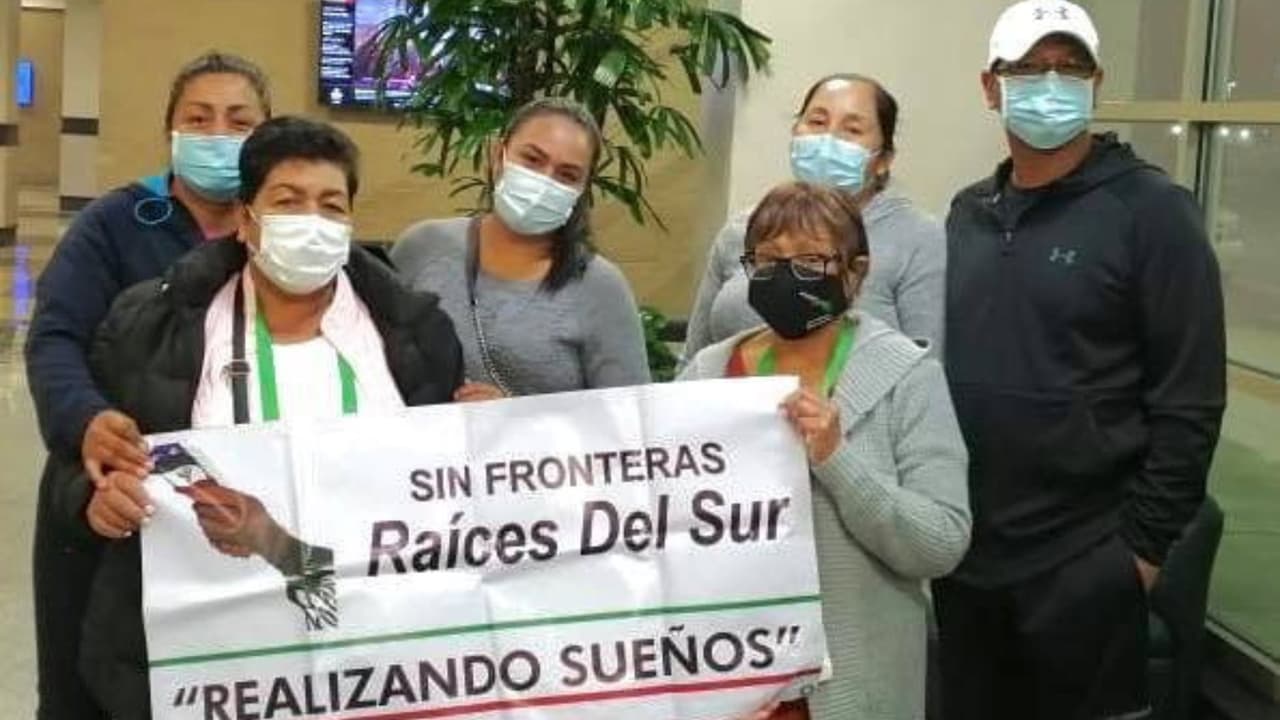 La organización también está al pendiente de proporcionar transporte y alojamiento. Aunque Raíces del Sur radica en California, pueden atender necesidades para llevar a familiares a todo Estados Unidos desde cualquier parte de México.
<br>