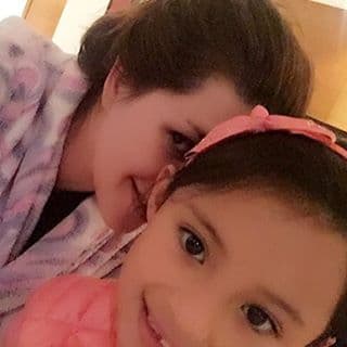 "Las autoridades de Protección Civil del Gobierno del Distrito Federal, en estrictas indicaciones nos desalojaron a mí y a mi pequeña hija del inmueble", publicó Alicia en su cuenta de Instagram.