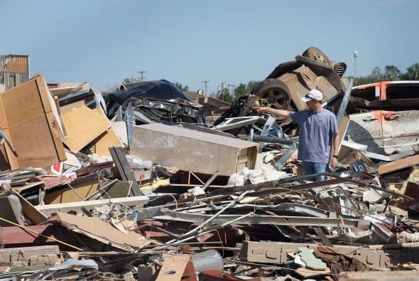 Desde este miércoles, la comunidad latina comenzó la labor de rescate de sus pertenencias y de voluntariado a otros afectados.