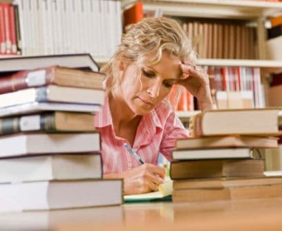 Calidad en vez de cantidad. Y en los estudios, esta frase viene como anillo al dedo. De acuerdo a los expertos, no es aconsejable abrumarse con un solo tema. Recomiendan alternar entre temas para que el estudio no se vuelva tedioso y rutinario. 