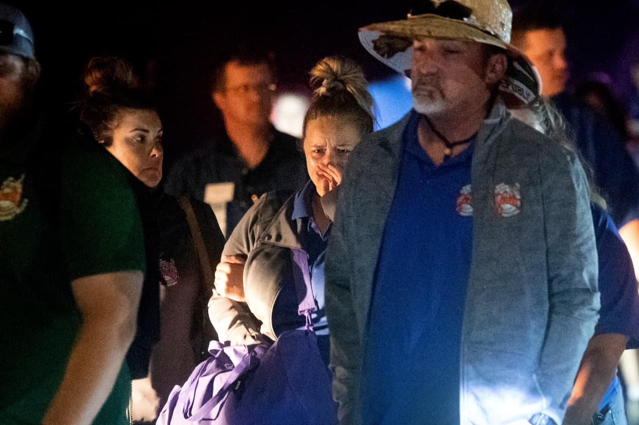 Testigos describieron al atacante vestido de negro, con chaleco antibalas y portaba un rifle.