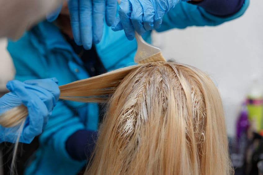 <b>¿Puedes dedicar tiempo y dinero a mantener tu color? </b>Sé sincera contigo misma y pregúntate si estarías dispuesta a gastar tiempo y dinero en retocar el color cada que se requiera.