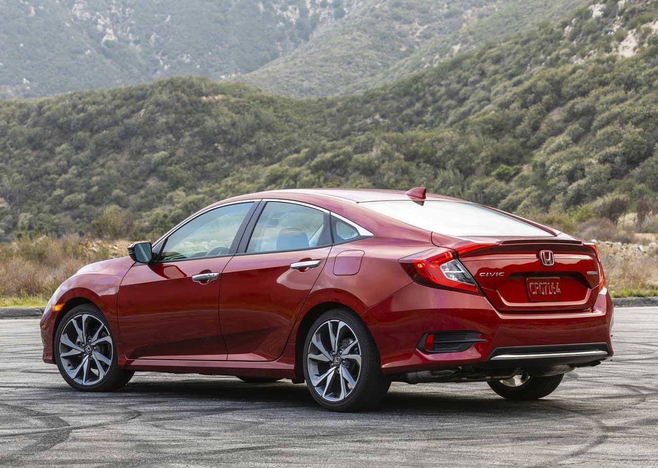 <h3 class="cms-H3-H3"><b>13. Honda Civic</b></h3>
<br>
<br>
<b>Precio promedio con 1 año de uso:</b> $19,404
<br>
<b>Precio promedio con 3 años de uso:</b> $16,439
<br>
<b>Precio promedio con 5 años de uso: </b>$12,812