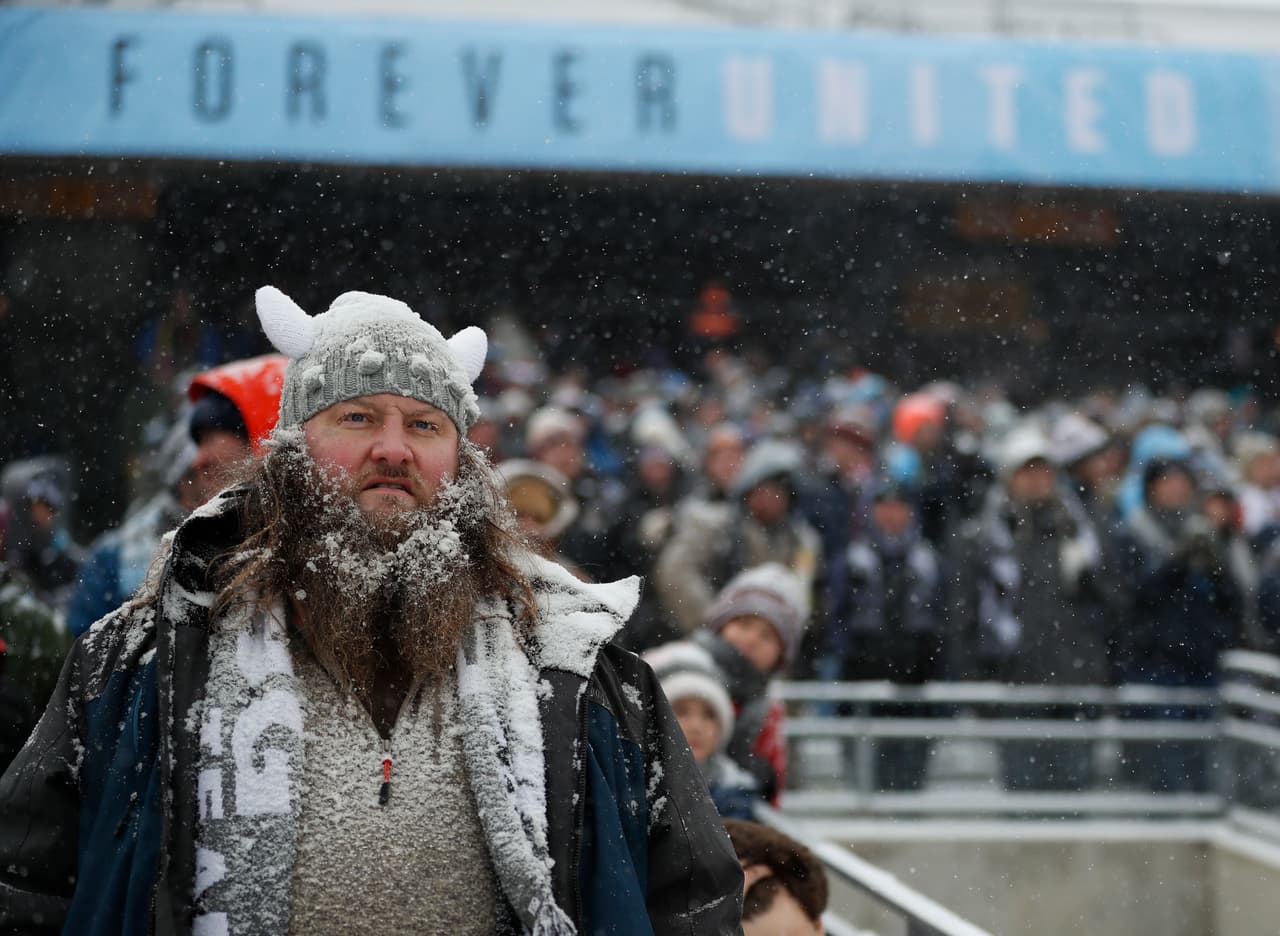 En la tribuna los aficionados de los 'Loons' no se dejaron espantar por la fuerte nevada, y el frío inclemente, gozandop cada minuto del partido y alentando sin parar.
