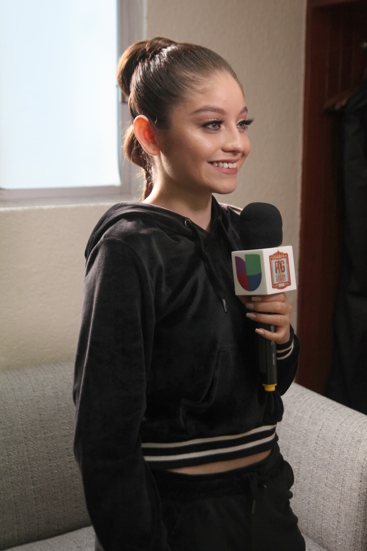 La intérprete de ‘Mil Besos Por Segundo’ propuso el hashtag #Noalamayoriadeedad, debido a lo complicado que —dice— son los trámites que permiten demostrar cuando un joven llegó a esa edad.