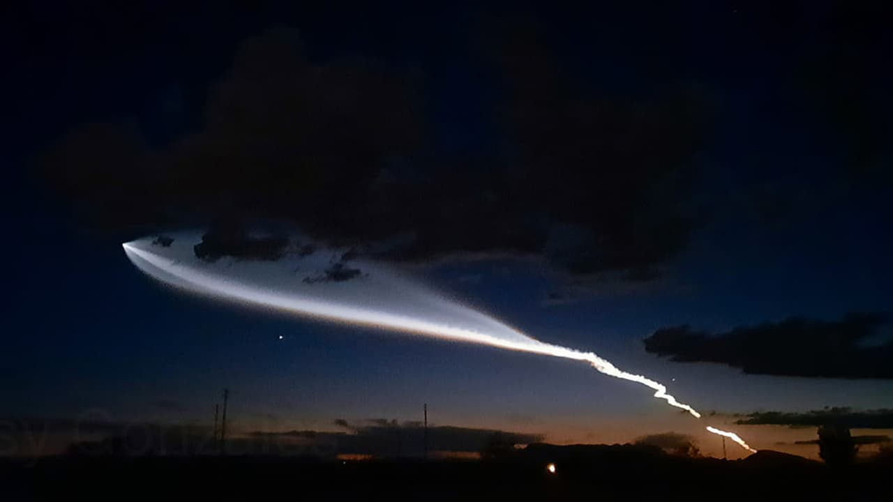 Una vez colocada en órbita su carga, el Falcon 9 regresó a la Tierra alrededor de 8.5 minutos después de despegar.
