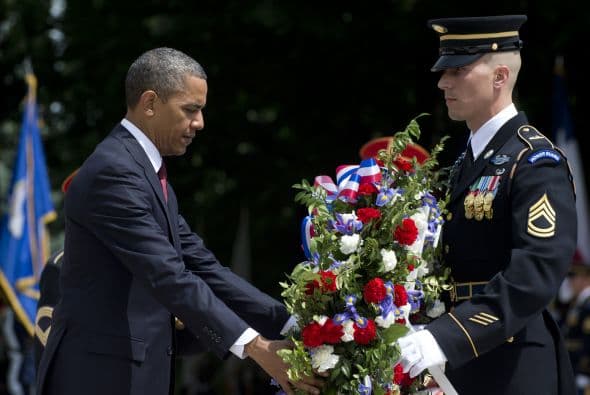 Barack Obama colocó una ofrenda floral en la Tumba del Soldado Desconocido.