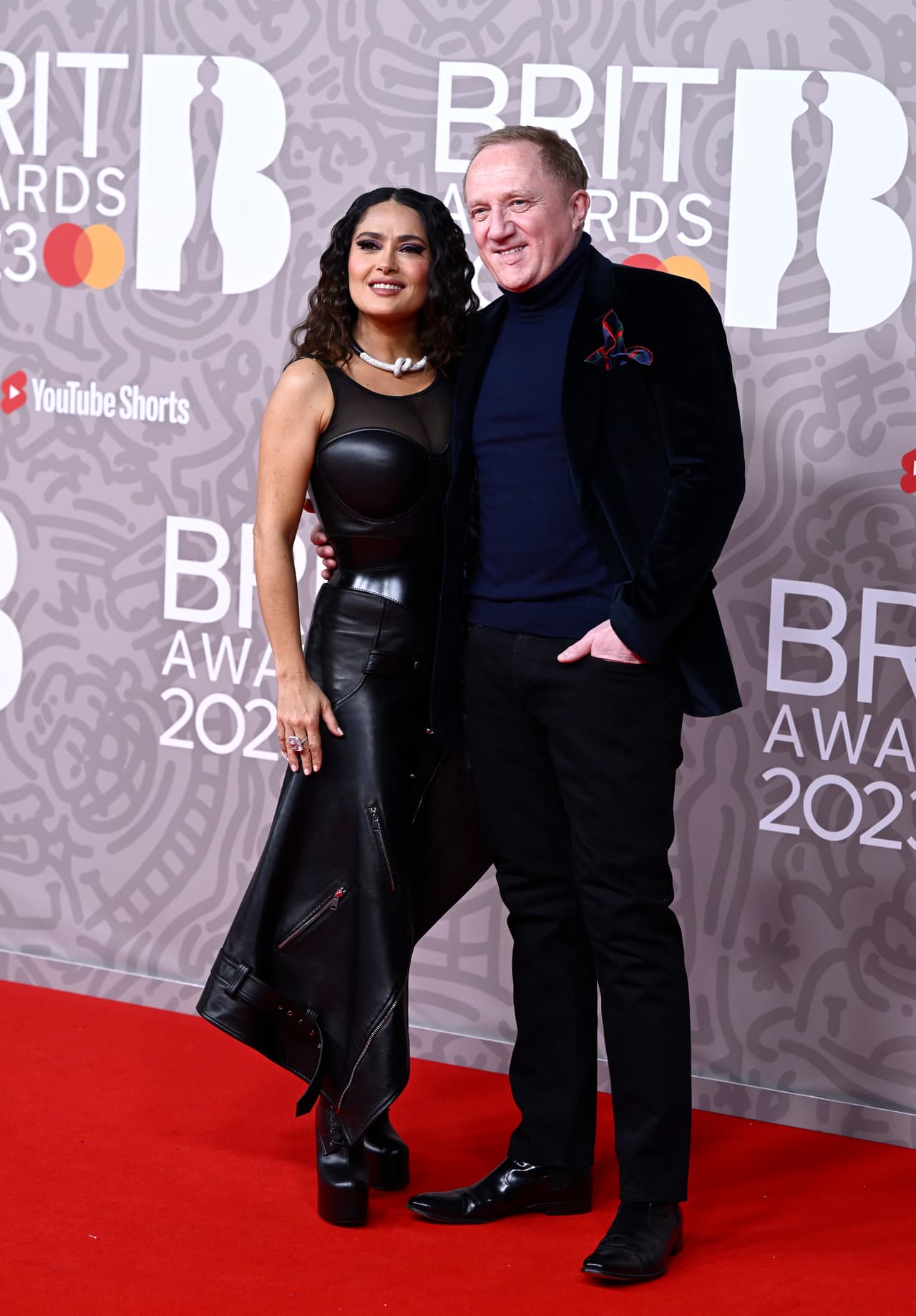 Pero en esta premiación no llegó sola, la acompañó su esposo el empresario 
<b>François-Henri Pinault.</b>