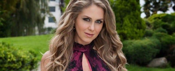 Una mujer que era totalmente arribista e interesada fue la sensual 'Minerva' (
<b><a href="http://www.univision.com/temas/ingrid-martz">Ingrid Martz</a></b>) en 'Qué pobres tan ricos', pues sólo buscaba el dinero de la familia 'Ruizpalacios'.